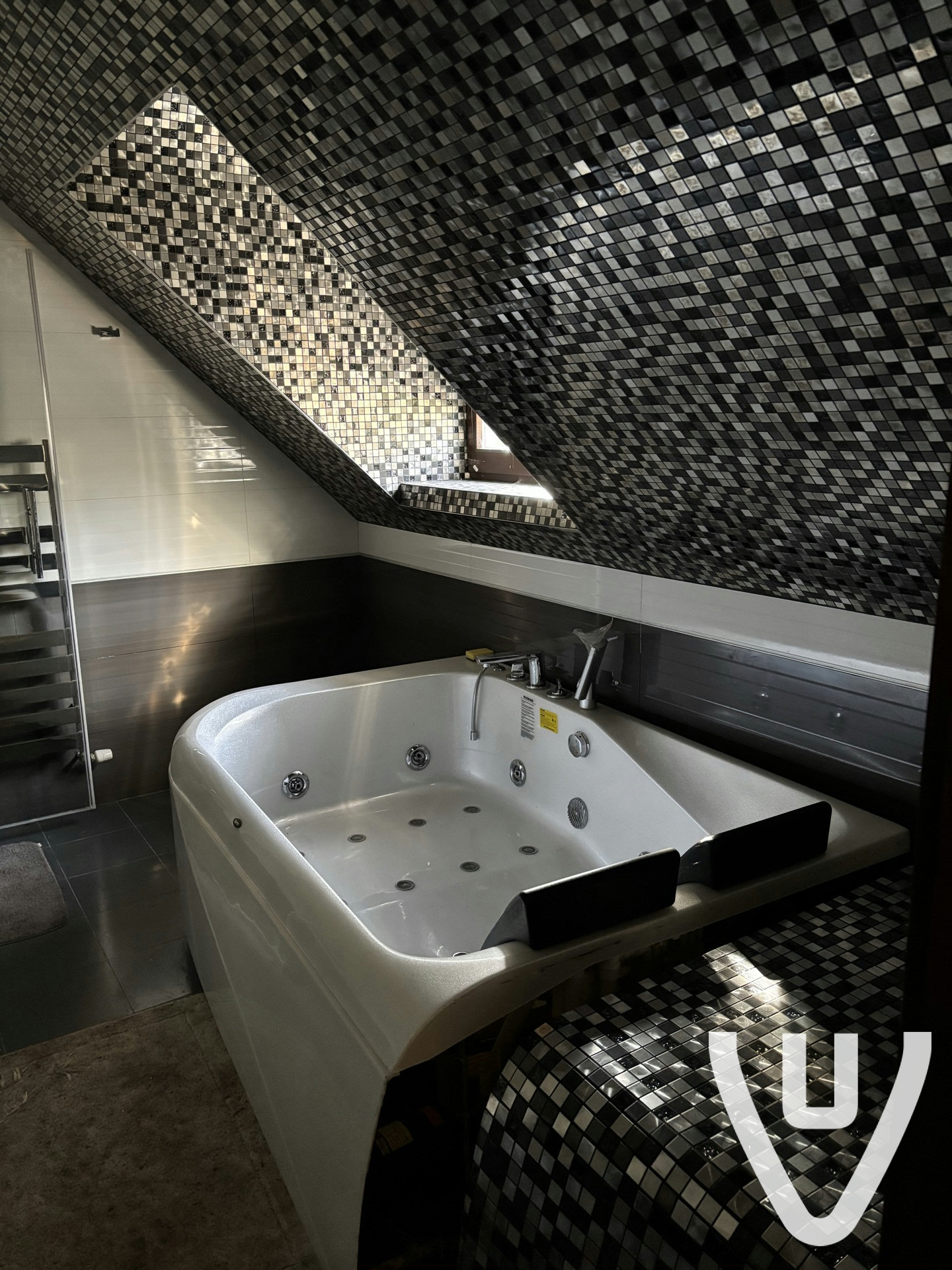 Very pretty spot.. sadly it's sold and it's gonna be destroyed and a new building will be build