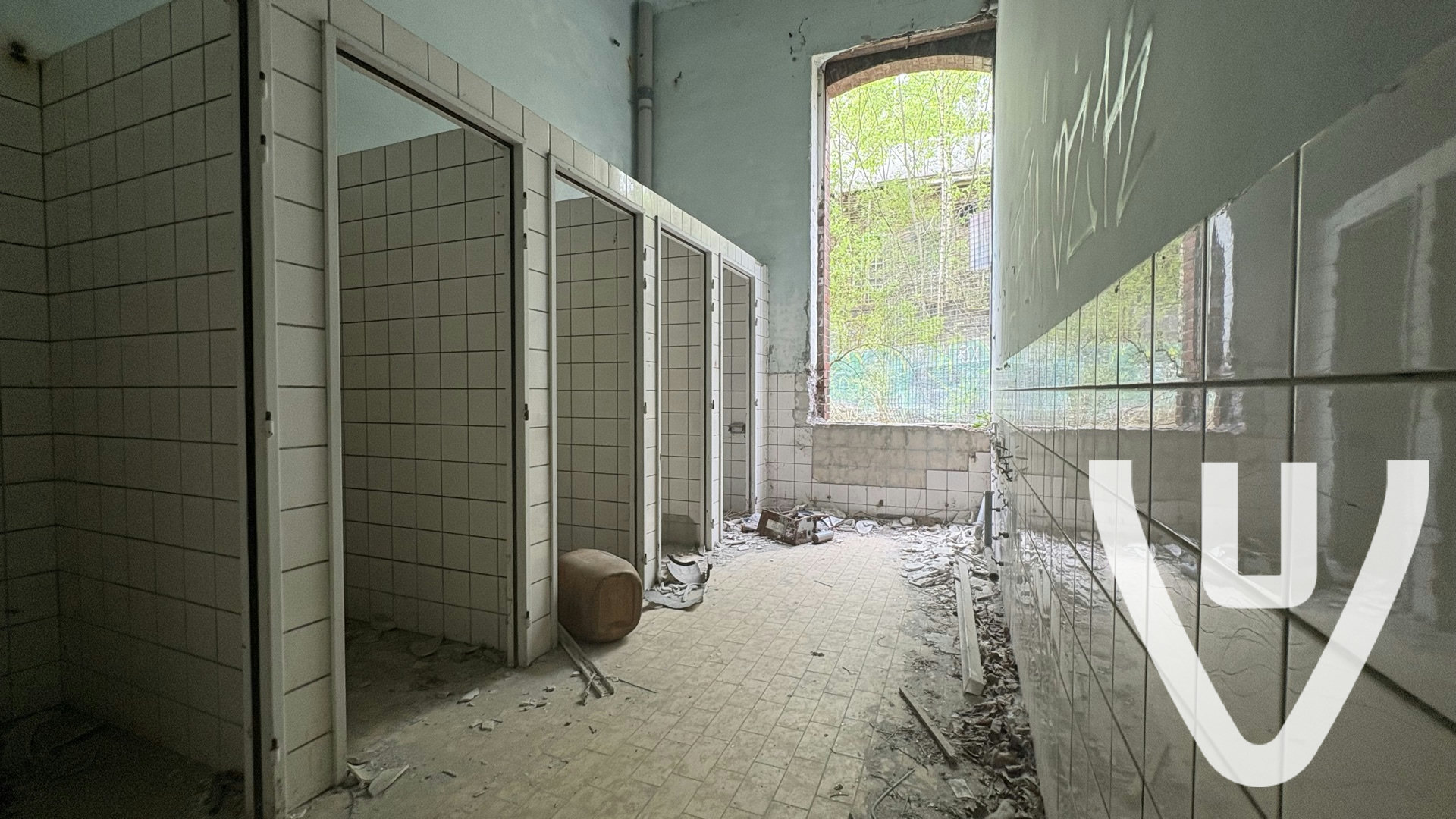 Super locatie voorral de cellen en douches zijn erg gaaf om te zien