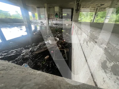 Binnen  ( begane grond) 
en buiten  voor aanzicht
