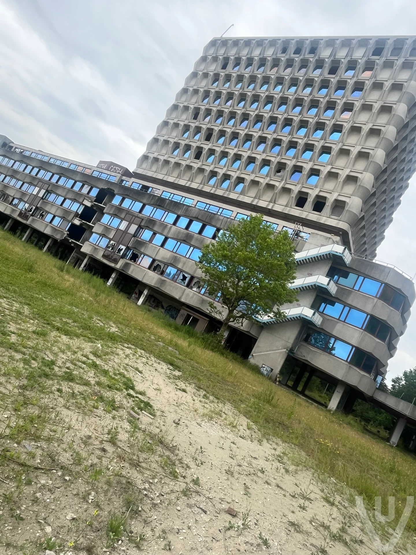Binnen  ( begane grond) 
en buiten  voor aanzicht