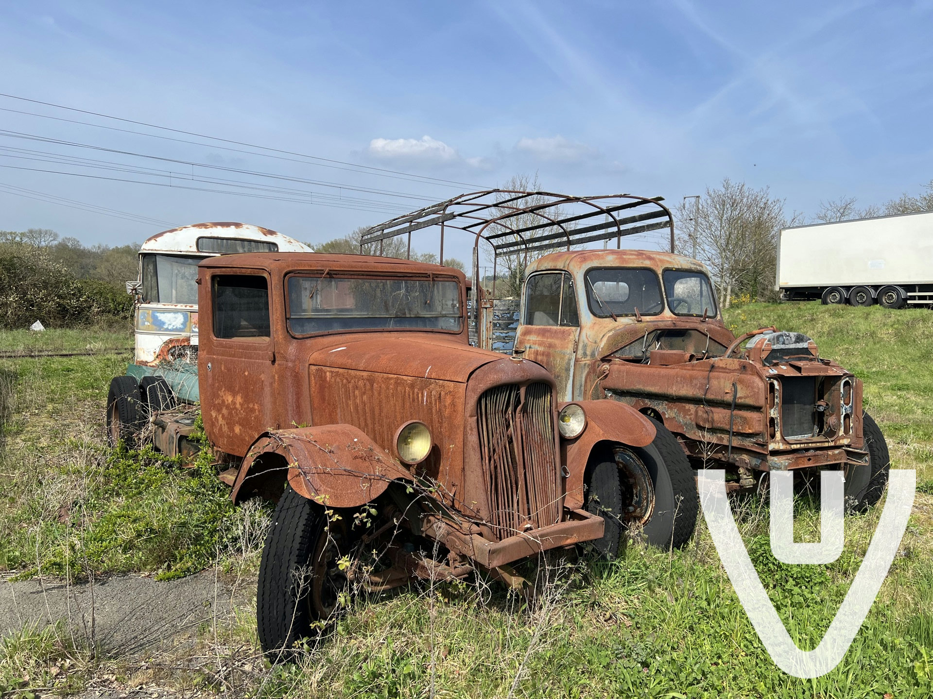 Bus Graveyard / Cimentiere de bus
