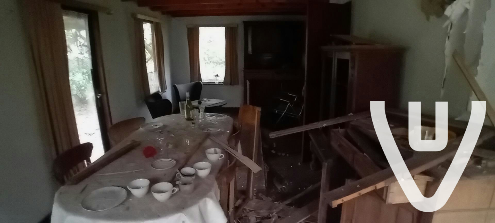 Chalet White Spiders