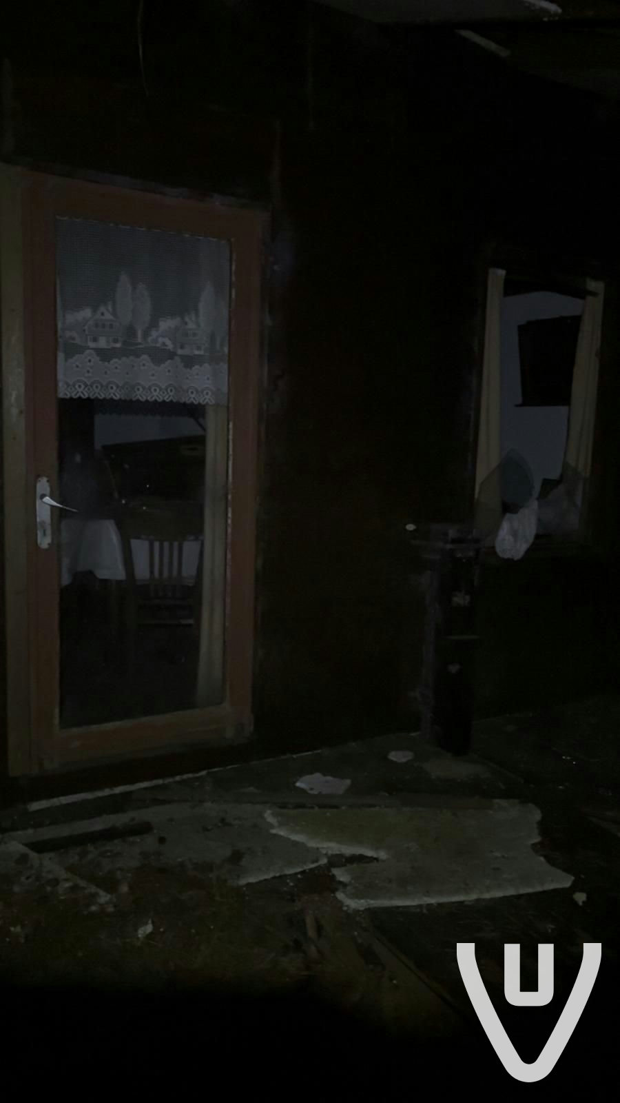 Chalet White Spiders