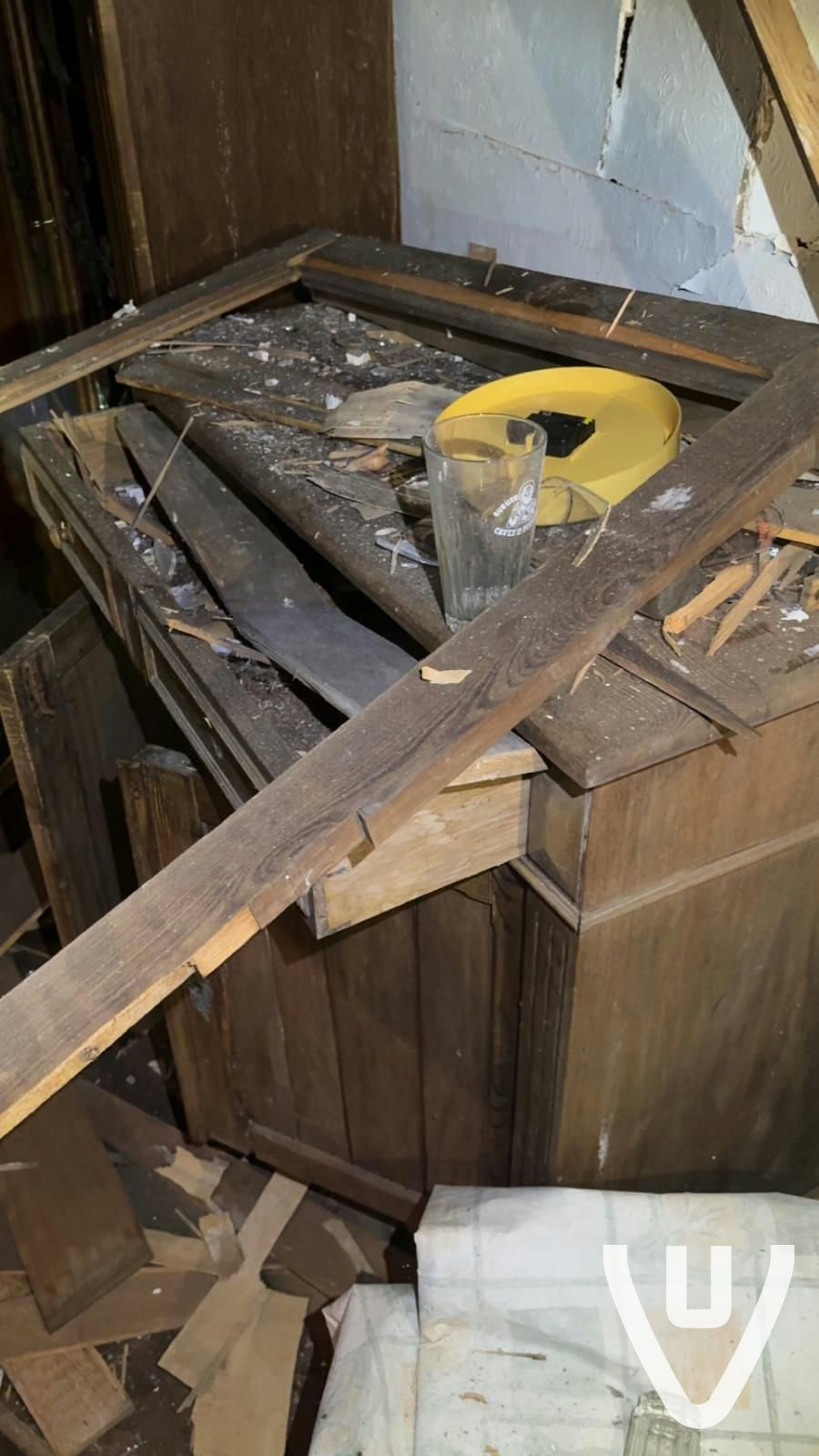 Chalet White Spiders