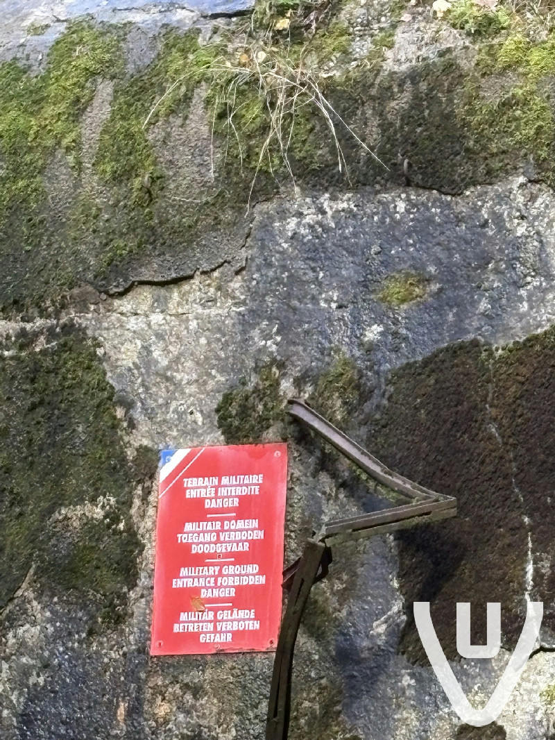 Fermé et sous video surveillance et alarme!