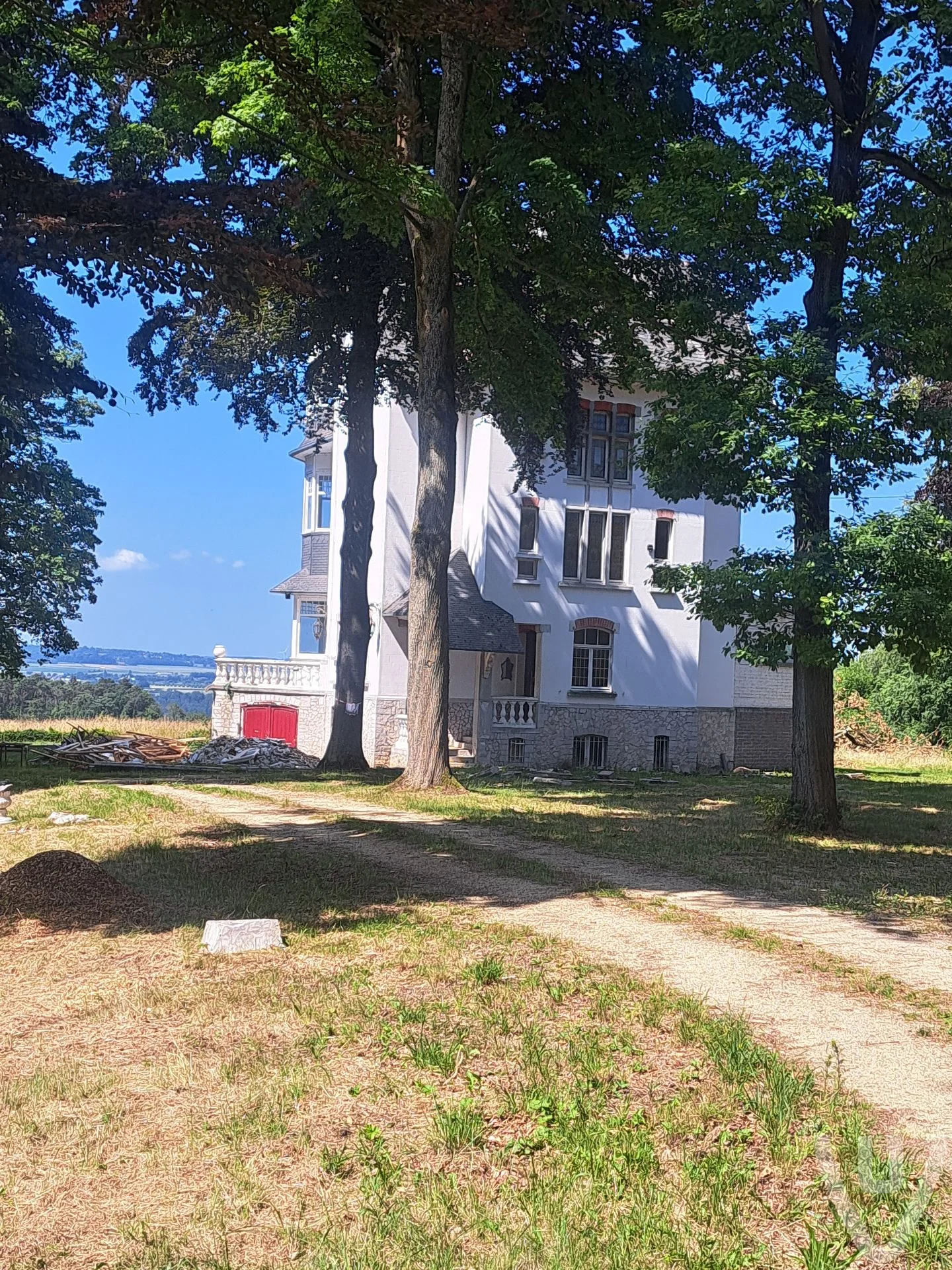 Under renovation 1 building has alarm when u come to close for about a minute