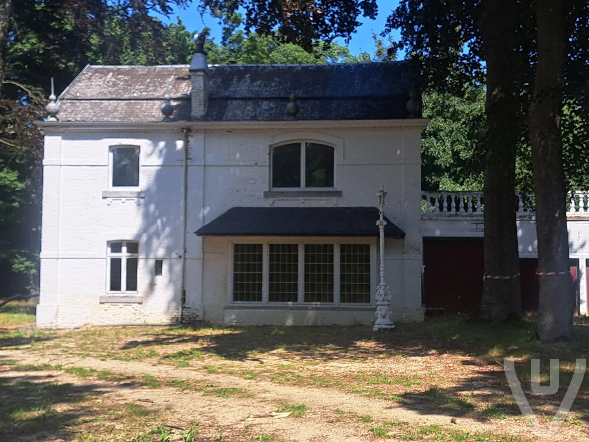 Under renovation 1 building has alarm when u come to close for about a minute